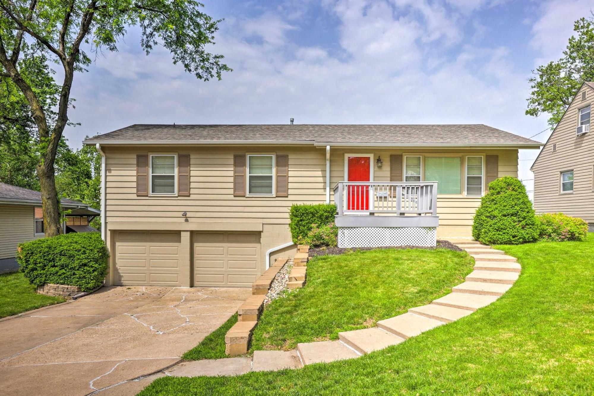 Family-Friendly Omaha Home About 5 Mi To Dtwn! Exterior photo